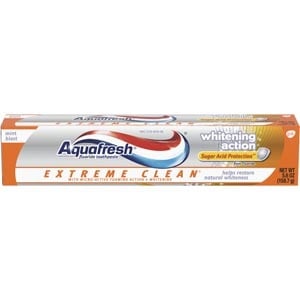 AquaFresh Extreme Clean Fluoride Toothpaste w/Whitening, Mint Blast flavor, Box of 12 - 5.6 oz