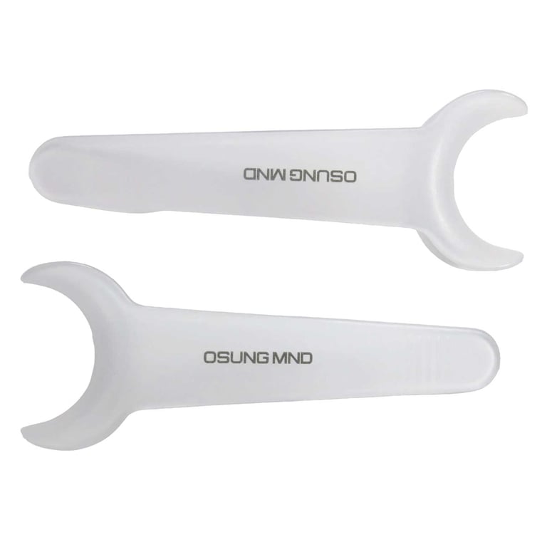 Osung Plastic lip widener, Small, used for photography and various dental treatments. Made