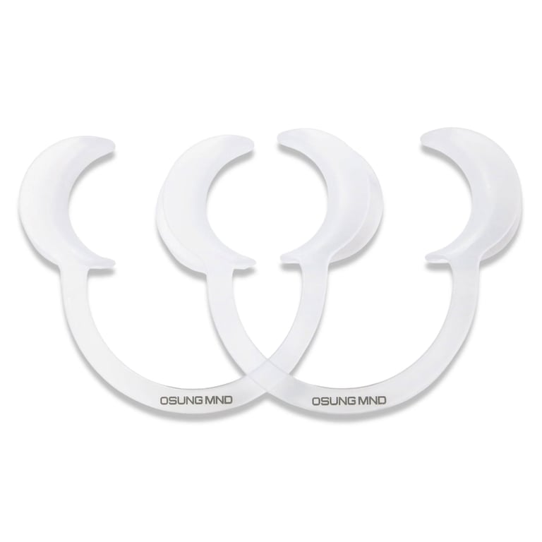 Osung Plastic lip widener, Medium, used for performing tooth whitening treatments. Made of white